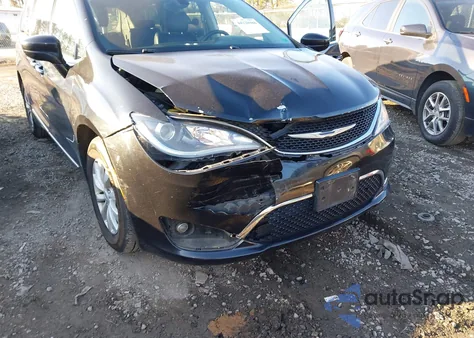 2017 Chrysler Pacifica Touring-L z USA, uszkodzony, nr VIN 2C4RC1BG2HR523116
